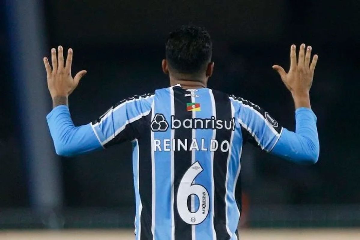 Reinaldo confirma saída do Grêmio, e clube mira contratação do argentino Claudio Aquino