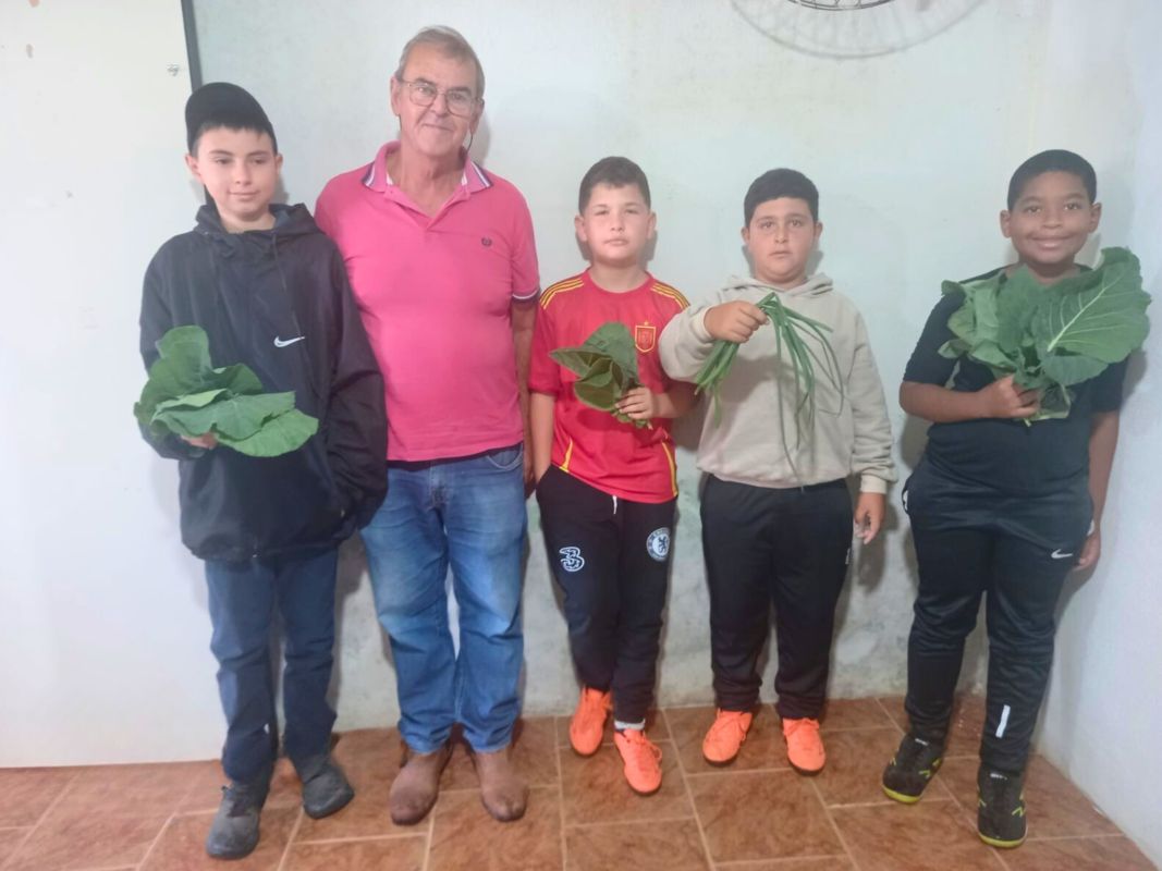 Horta Escolar fortalece aprendizado e alimentação saudável de alunos na zona rural de Herval