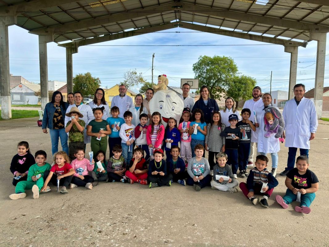 Programa Saúde na Escola promove ação de saúde bucal para alunos da Escola Castelo Branco, em Jaguarão