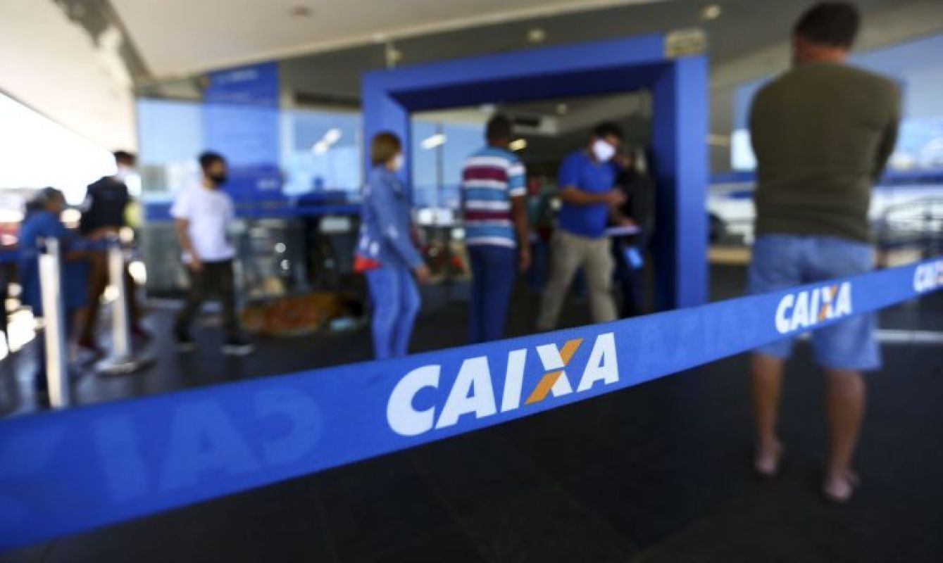 Trabalhadores nascidos em maio e junho já podem sacar abono salarial; Caixa libera R$ 4,5 bilhões neste mês