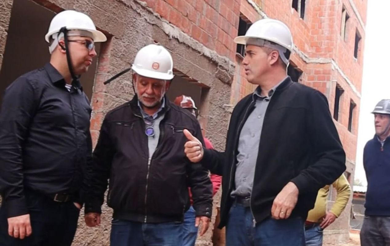 Prefeito Neto Pereira de Arroio Grande visita obra de cooperativa habitacional em Porto Alegre