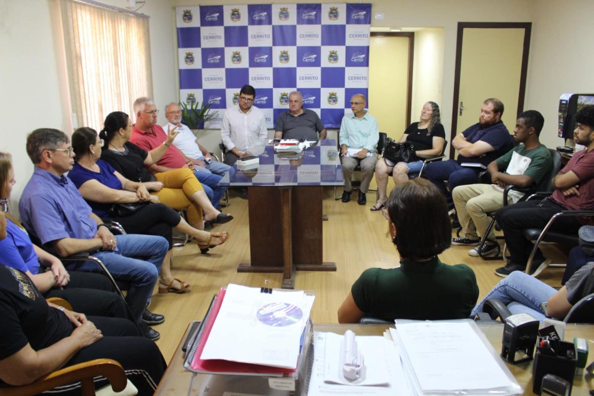 Prefeito de Cerrito e equipe eleita discutem planejamento educacional para 2025