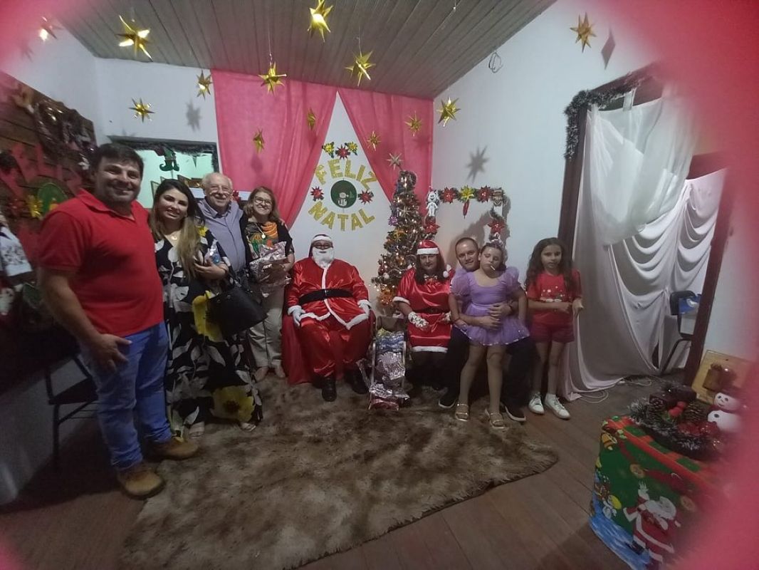 Casa do Papai Noel encanta crianças na abertura em Pedro Osório