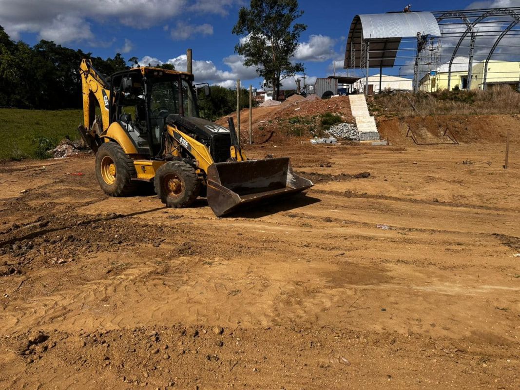 Prefeito de Cerrito acompanha avanço das obras do Centro Poliesportivo em Vila Freire