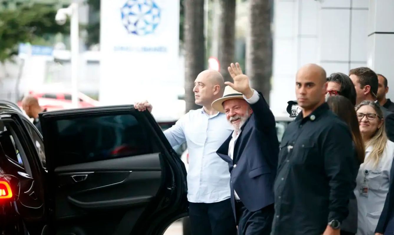 Lula recebe alta hospitalar e seguirá recuperação em casa até quinta-feira