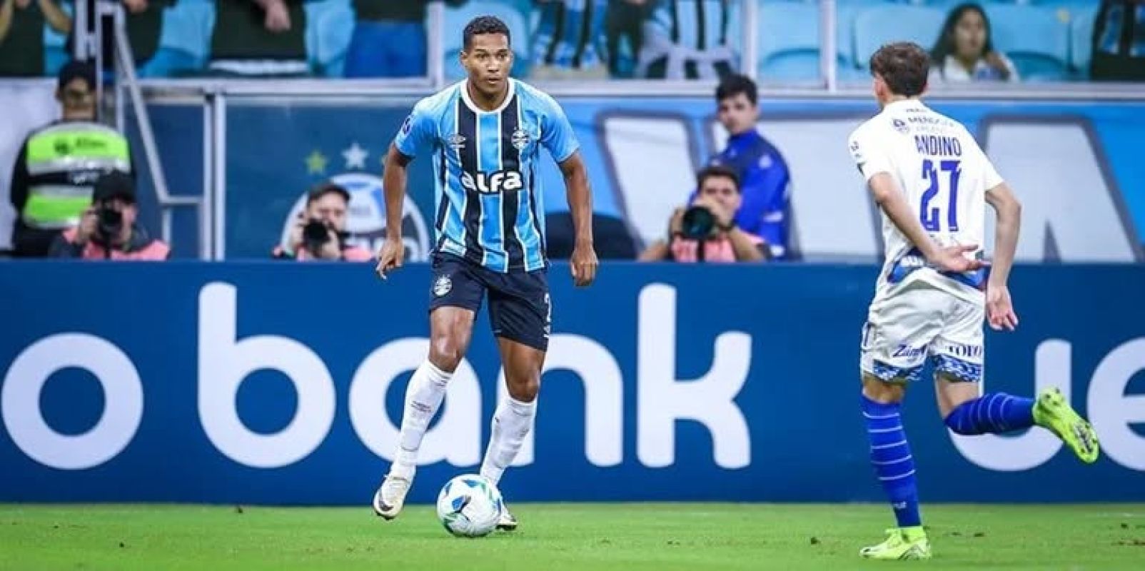 Com lesão muscular, João Lucas desfalca o Grêmio até parada do Brasileirão; lateral-direita tem apenas João Pedro disponível