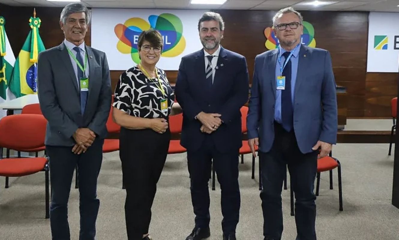 Prefeitos de Rio Grande, Bagé e Pelotas se reúnem com Embratur para promover rota turística internacional no sul do RS