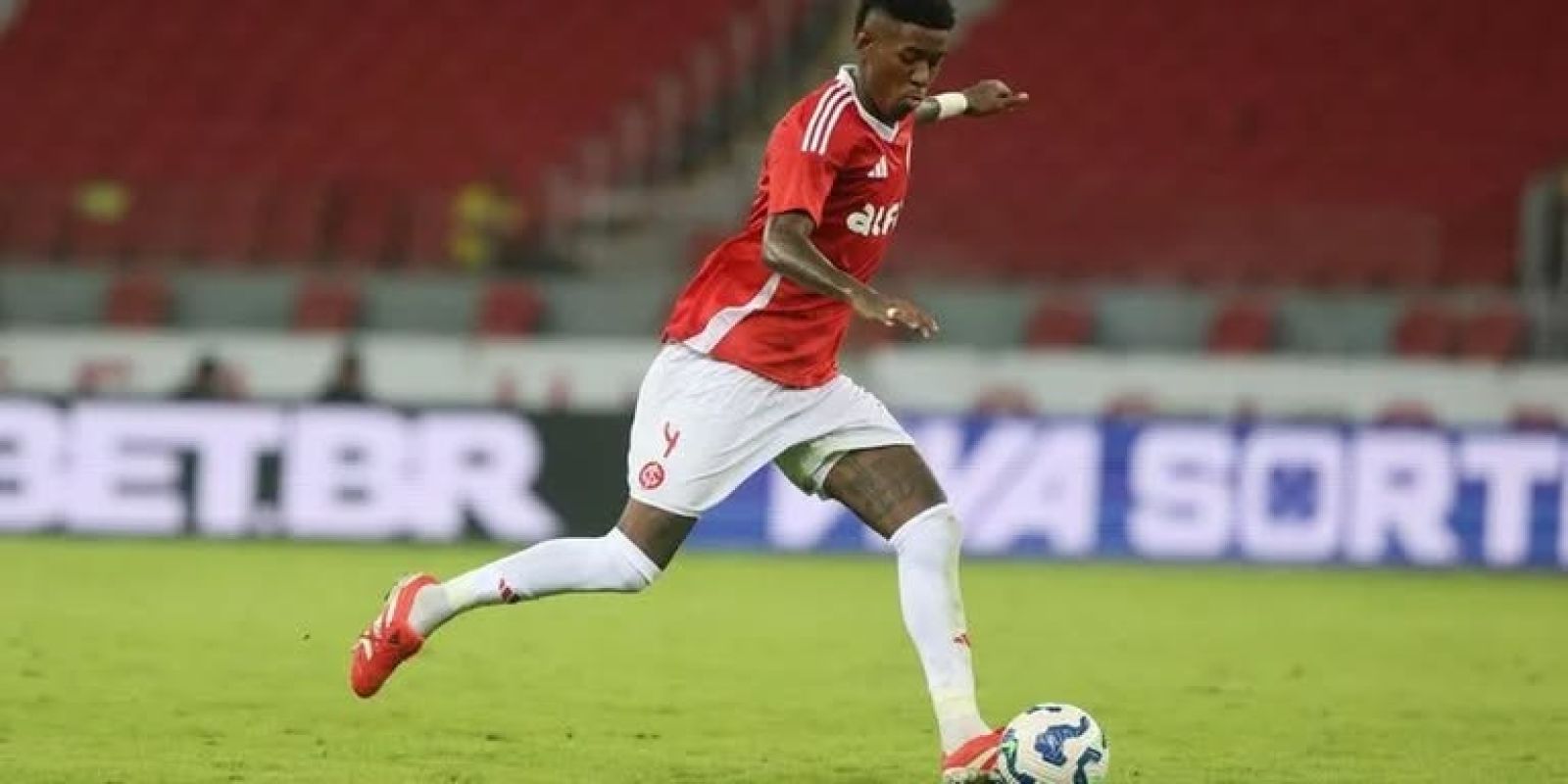 Vitão desabafa após empate do Inter com o Mirassol: 
