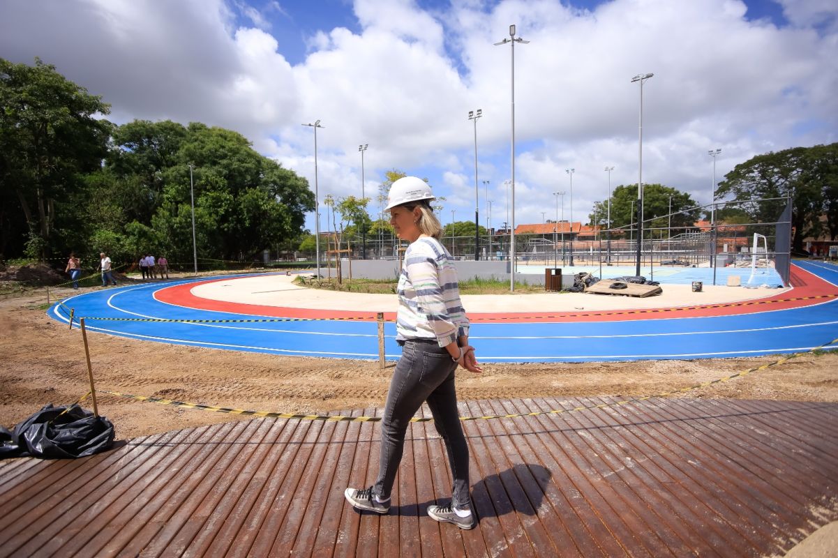 Prefeita Paula Mascarenhas vistoria obras de requalificação do parque e museu da Baronesa em Pelotas