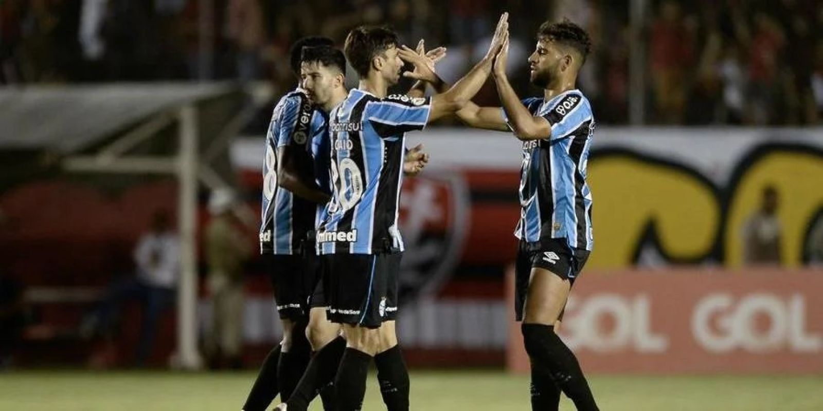 Grêmio empata com o Vitória no Barradão e dá adeus à Libertadores 2025