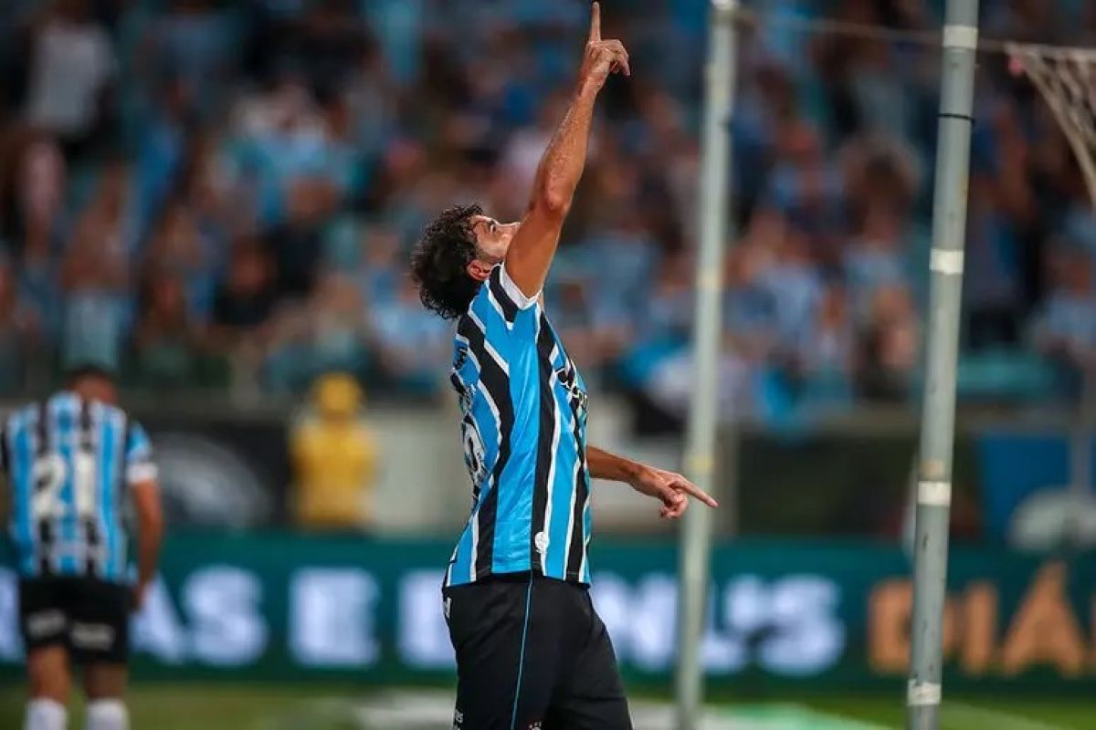 Pedro Caixinha é o favorito para assumir o comando do Grêmio