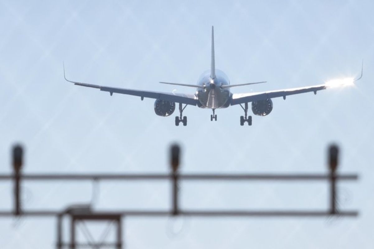 Aeroporto Salgado Filho retoma operações com pista liberada, mas piloto relata impacto devido a depressões no asfalto