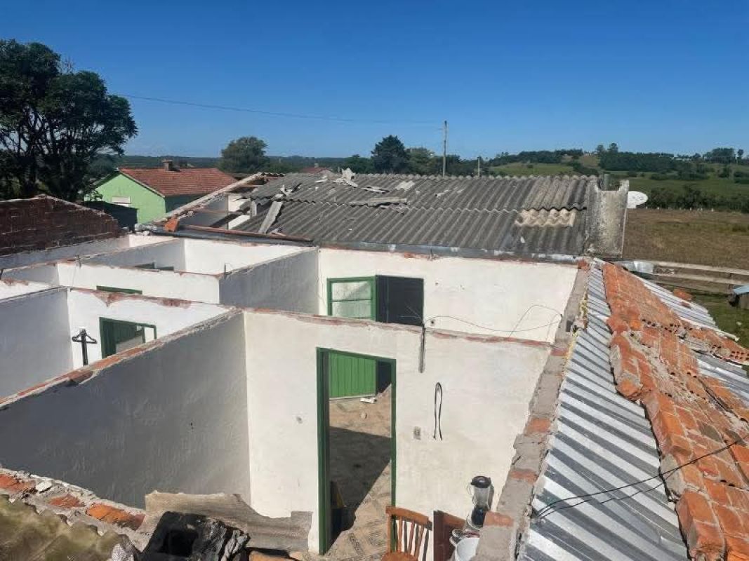 Temporal deixa moradores da zona rural de Cerrito sem luz por 72 horas e causa estragos em propriedades