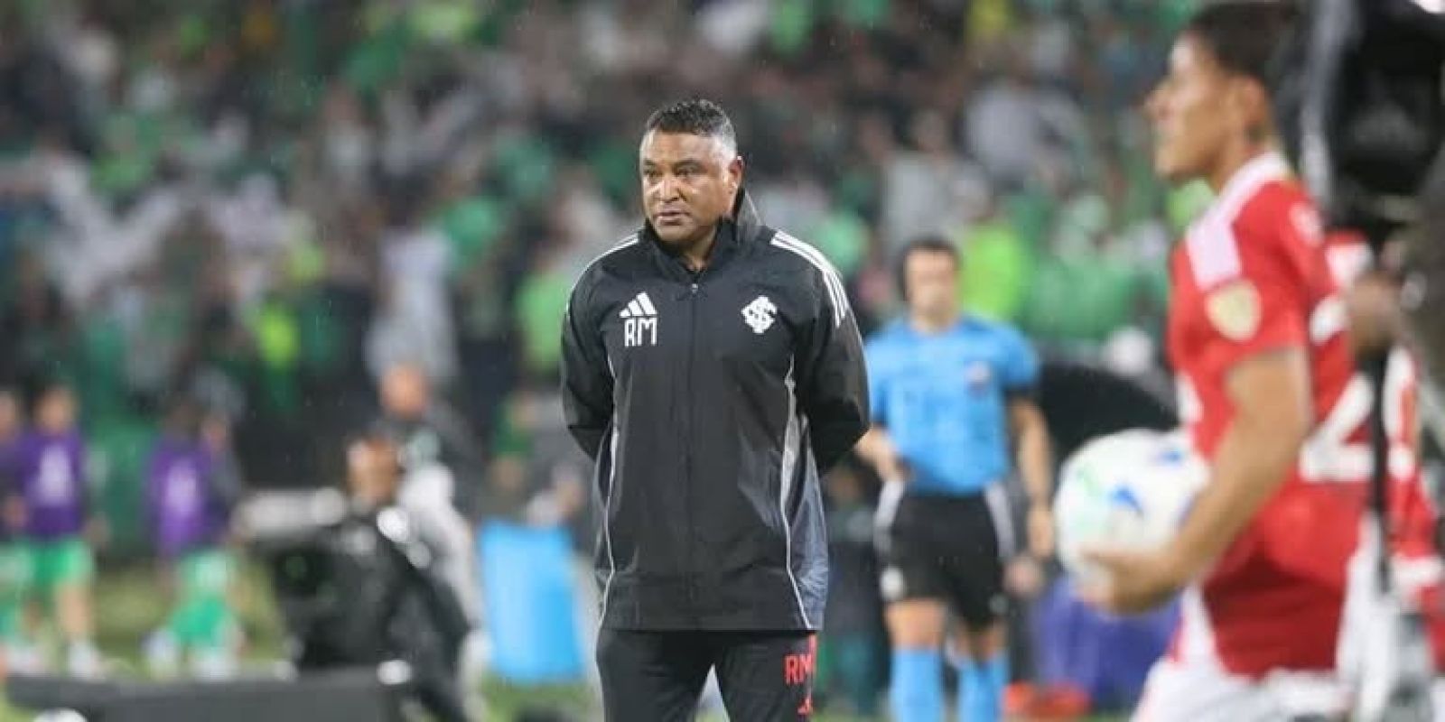 Derrota para o Atlético Nacional escancara crise técnica no Inter, e Roger Machado admite erro na escalação
