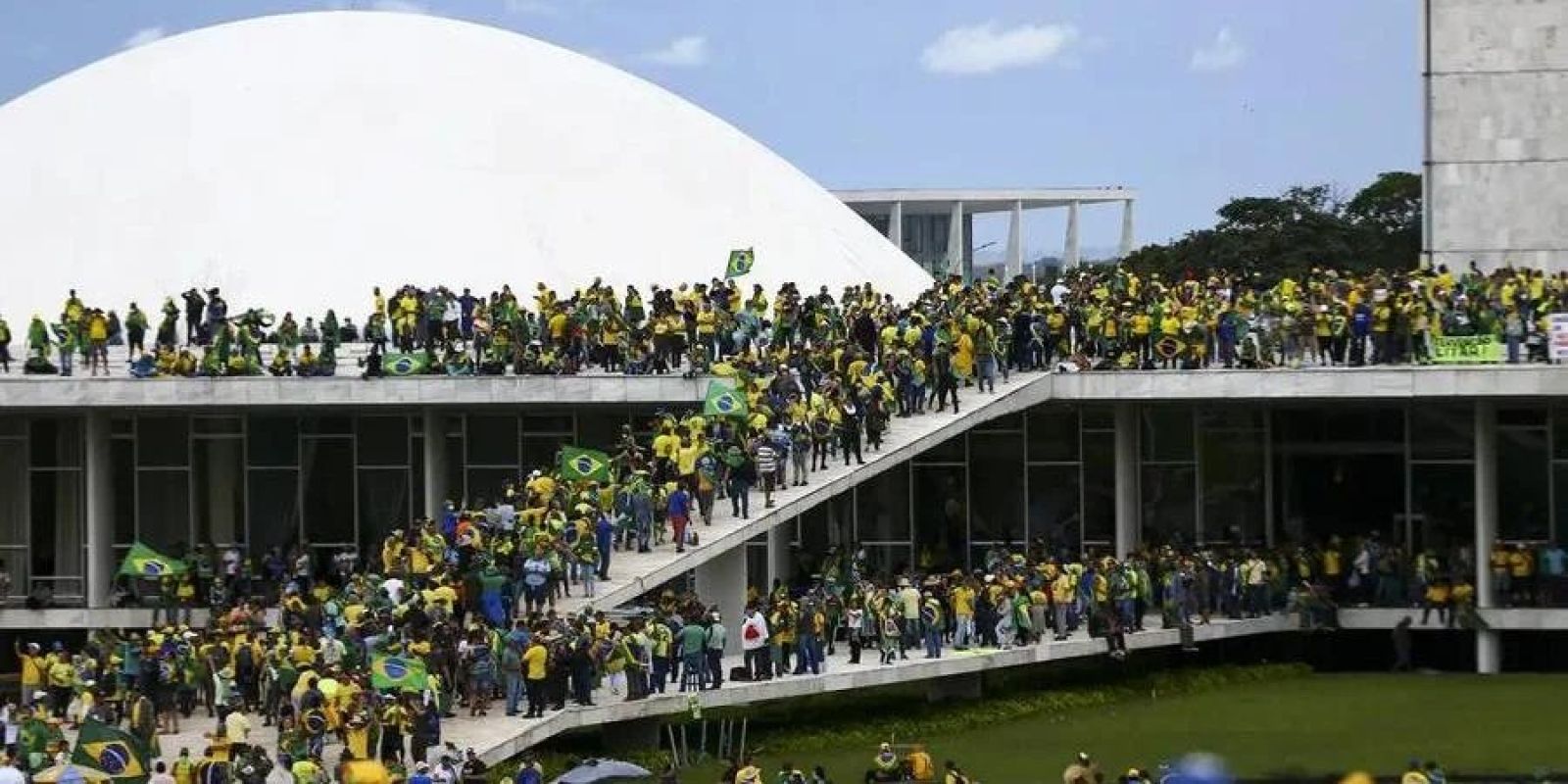 STF condena 371 pessoas pelos ataques de 8 de janeiro; 122 permanecem foragidas