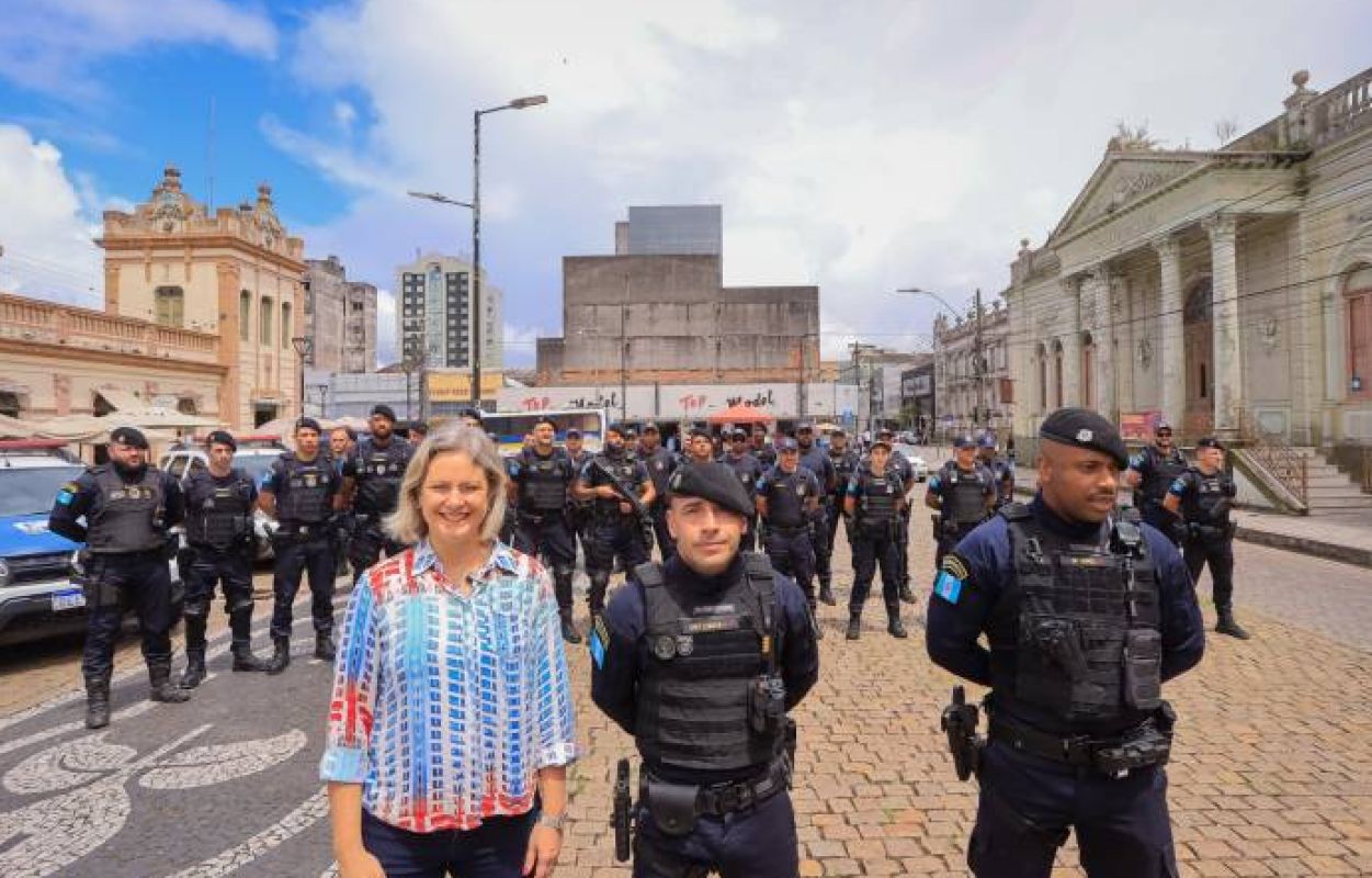 Operação Tudo Azul reforça segurança no comércio de Pelotas durante as festas de fim de ano