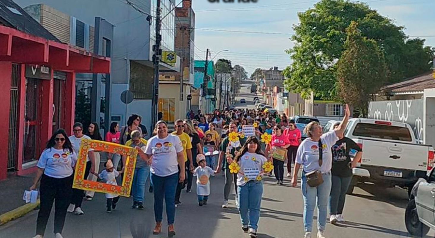 Caminhada do Maio Laranja mobiliza comunidade em defesa das crianças e adolescentes em Arroio Grande