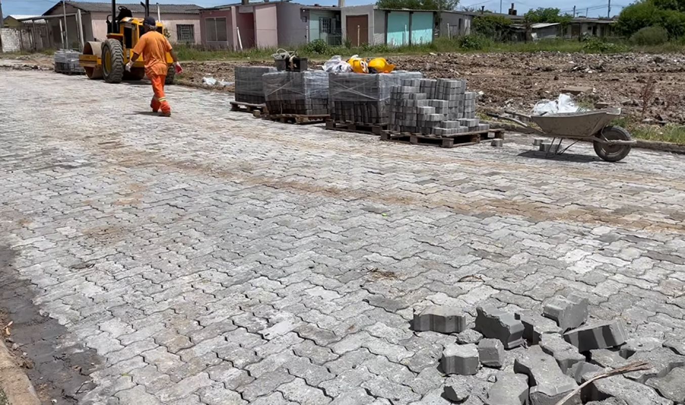 Calçamento da Rua Demétrio Ribeiro avança em Jaguarão e promete melhorias para a comunidade