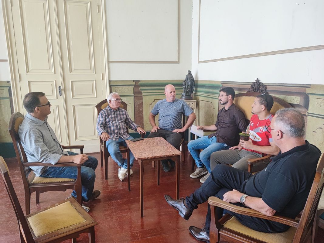 Prefeito de Jaguarão se reúne com representantes do futsal para apoiar equipe na Série Ouro e Copa dos Campeões