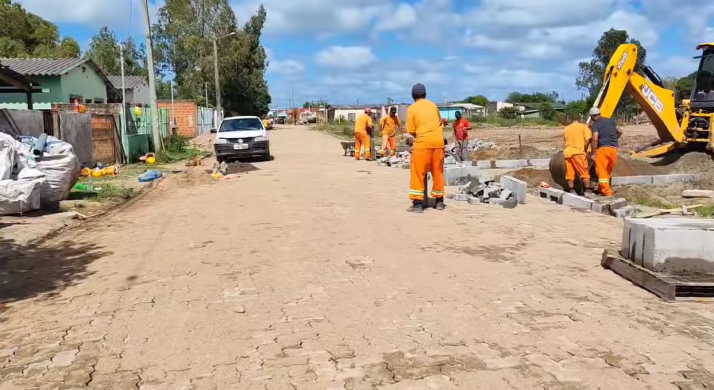 Pavimentação da Rua Demétrio Ribeiro em Jaguarão avança para etapa final no Bairro Carvalho