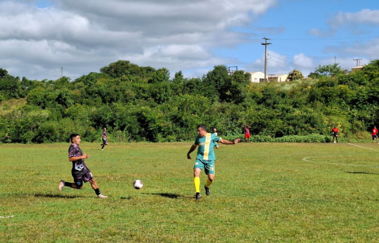 Campeonato de Futebol de Herval define finalistas; Arsenal goleia e enfrenta Só Amigos na decisão da categoria Livre