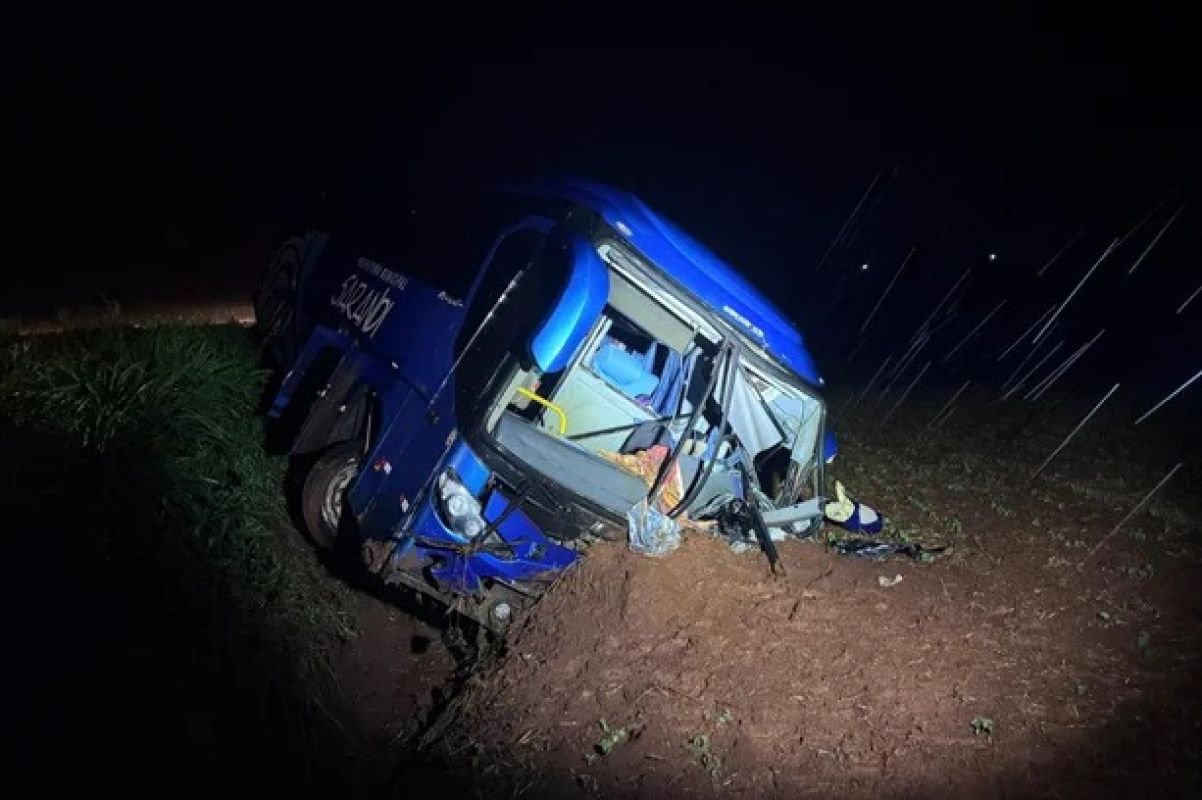 Colisão entre caminhão e ônibus escolar em Condor deixa um morto e 24 feridos, incluindo crianças de time sub-11