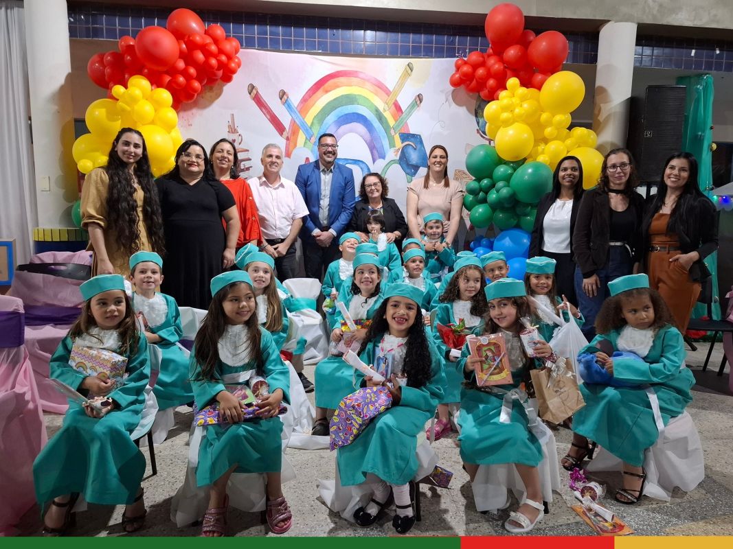 Pequenos formandos do Polo de Educação Infantil Kelvin Vieira Sakay de Herval celebram primeira formatura