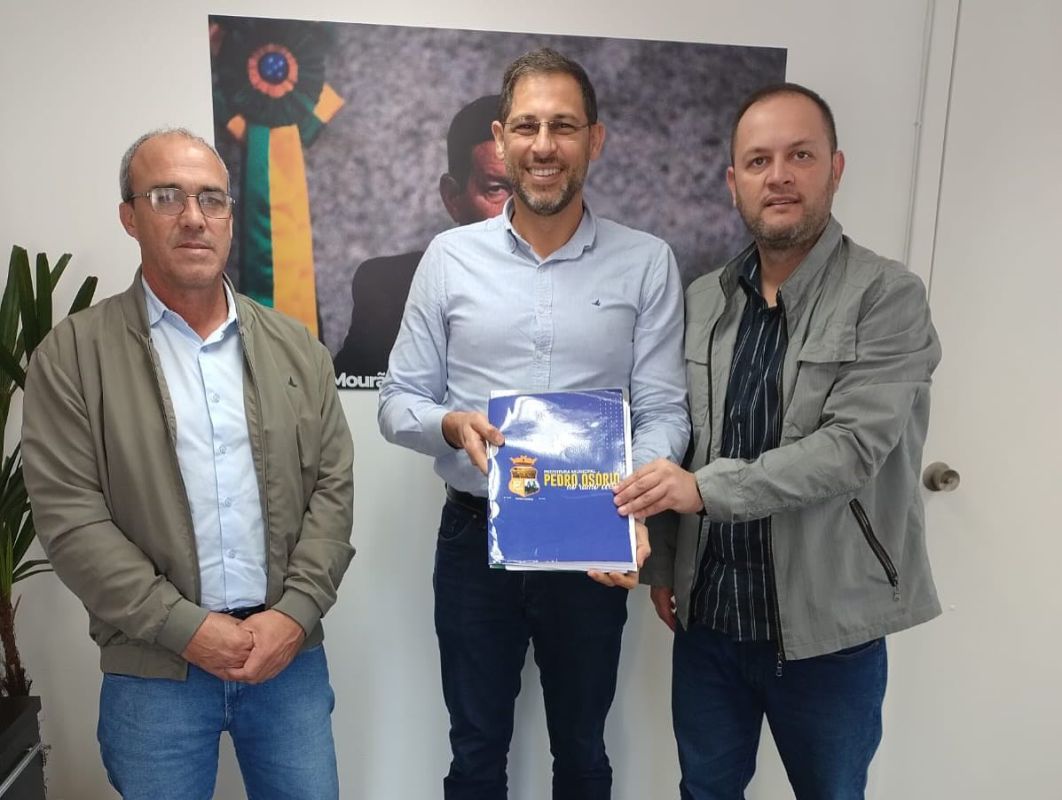 Prefeito de Pedro Osório busca investimentos e trata da municipalização da ERS-706 em agendas na capital