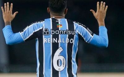 Reinaldo confirma saída do Grêmio, e clube mira contratação do argentino Claudio Aquino