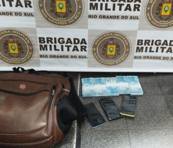 Brigada Militar apreende R$ 49 mil em notas falsas e prende dois homens na ERS-342, em Cruz Alta