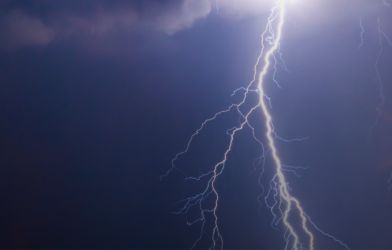 Alerta laranja de tempestade é emitido para Pelotas e região com ventos de até 100 km/h