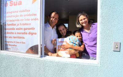 Prefeita Paula Mascarenhas entrega 10 casas no bairro Getúlio Vargas em Pelotas