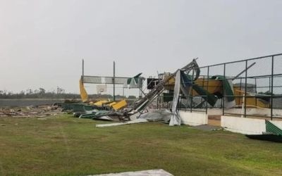 Temporal causa destelhamentos em Imbé e danos no Litoral Norte, incluindo desabamento de lona de circo em Osório