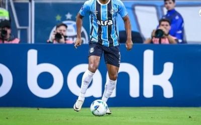 Com lesão muscular, João Lucas desfalca o Grêmio até parada do Brasileirão; lateral-direita tem apenas João Pedro disponível