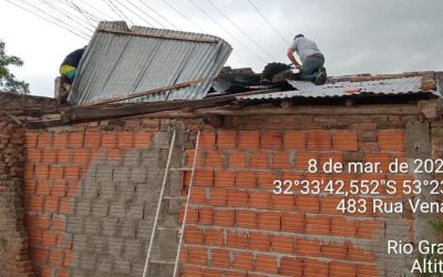 Temporal causa destelhamentos e riscos elétricos em Jaguarão