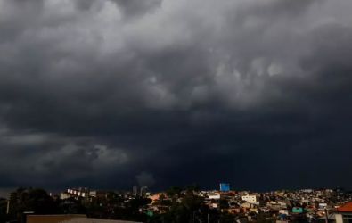 Frente fria avança e provoca temporais em todo o RS nesta terça; Serra pode ter neve nos próximos dias