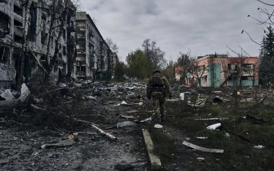 Ucrânia aceita proposta dos EUA para cessar-fogo de 30 dias em meio a intensificação dos ataques