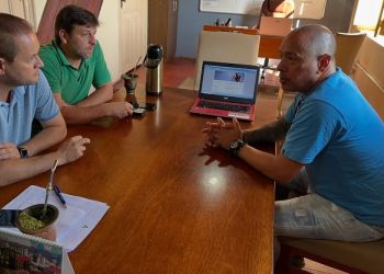 Pedro Osório discute oferta de cursos gráficos para qualificação profissional