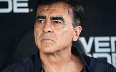 Grêmio negocia com Gustavo Quinteros após Pedro Caixinha ser anunciado pelo Santos