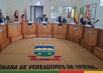 Prefeito Ildo de Herval prestigia diplomação dos eleitos para 2025/2028