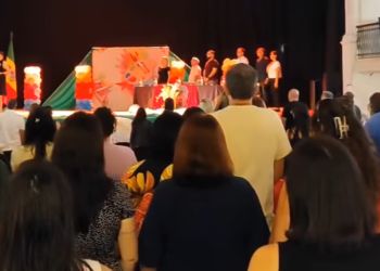 Jaguarão abre ano letivo de 2025 com solenidade no Teatro Esperança