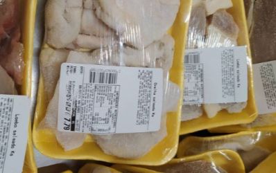 Com comida cara, brasileiros apelam para carcaça de frango e espinha de porco: 'A gente inventa'