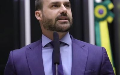 Moraes abre investigação contra Eduardo após pedido da PGR e ordena depoimento de Jair Bolsonaro