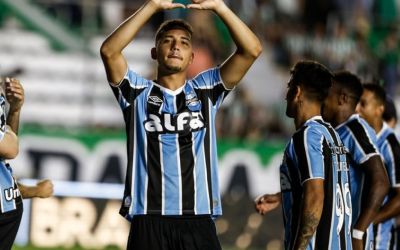 Gustavo Martins ganha chance como titular no Gre-Nal após gol decisivo contra o Juventude