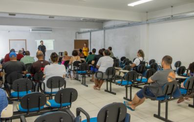 Prefeitura de Pelotas realiza reunião com ambulantes para a Festa de Iemanjá 2025 no Balneário dos Prazeres