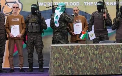 Grupo terrorista Hamas adia troca de reféns e acusa Israel de descumprimento de acordo