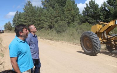 Prefeitura de Pedro Osório inicia patrolamento na estrada do Rodeio Colorado para melhorar infraestrutura