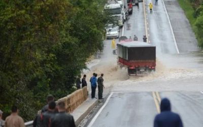 Quase 40% das transportadoras no RS tiveram perdas acima de R$ 1 milhão após enchentes, aponta CNT