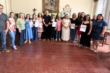 Prefeito de Jaguarão dá posse às novas diretoras das escolas municipais em cerimônia no gabinete