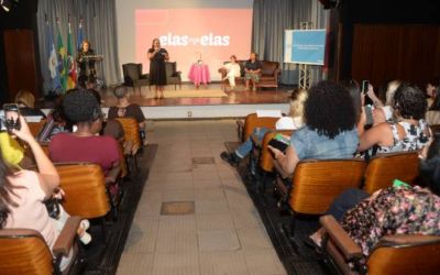 Cerca de 300 servidoras municipais participam do evento 